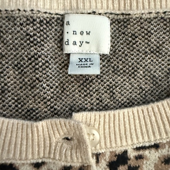 Leopard Print Button-Up Cardigan Sweater
XXL by A New Day lightweight sweater - Picture 3 of 4